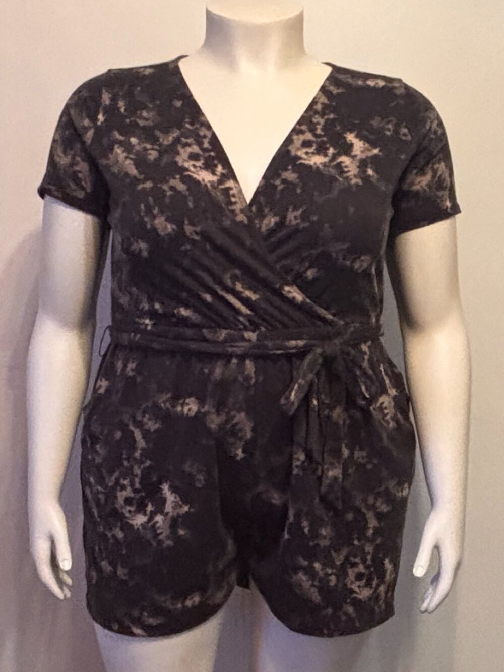 Torrid Plus Size 2X Knit Short Sleeve Surplice Romper w/ Tie Waist NWOT